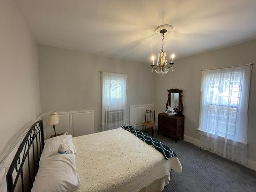 586 Central Ave, Grand Forks, BC - Indoor Photo Showing Bedroom