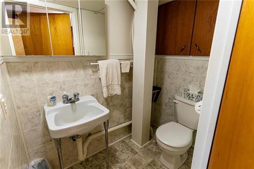 127 Reta Crescent, Pembroke, ON - Indoor Photo Showing Bathroom
