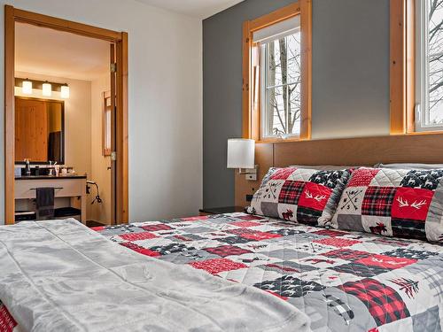 Chambre Ã  coucher principale - 249-140 Ch. Au Pied-De-La-Montagne, Mont-Tremblant, QC - Indoor Photo Showing Bedroom