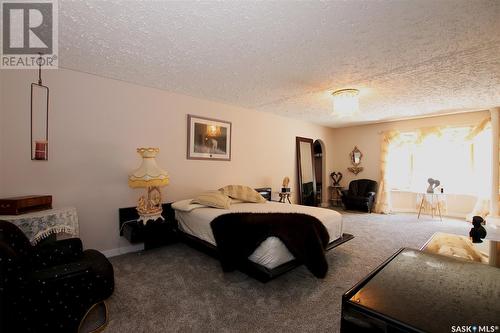 220 Battleford Trail, Swift Current, SK - Indoor Photo Showing Bedroom