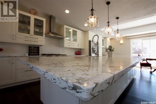 220 Battleford Trail, Swift Current, SK - Indoor Photo Showing Kitchen With Upgraded Kitchen