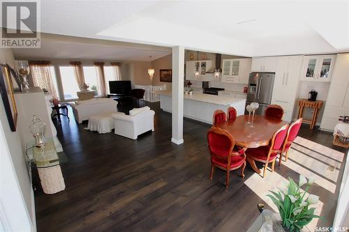 220 Battleford Trail, Swift Current, SK - Indoor Photo Showing Kitchen