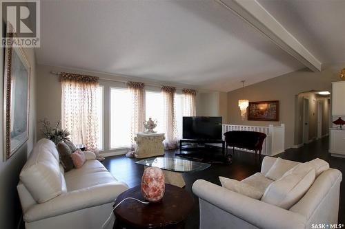 220 Battleford Trail, Swift Current, SK - Indoor Photo Showing Living Room