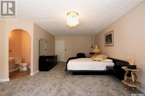 220 Battleford Trail, Swift Current, SK - Indoor Photo Showing Bedroom