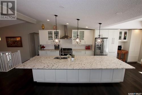 220 Battleford Trail, Swift Current, SK - Indoor Photo Showing Kitchen With Upgraded Kitchen
