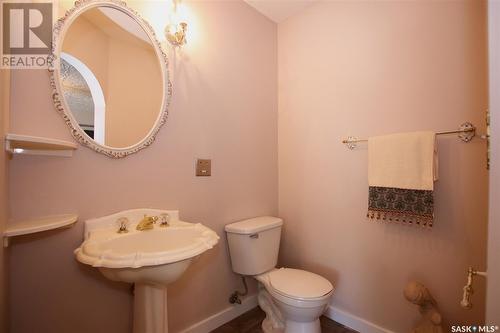 220 Battleford Trail, Swift Current, SK - Indoor Photo Showing Bathroom