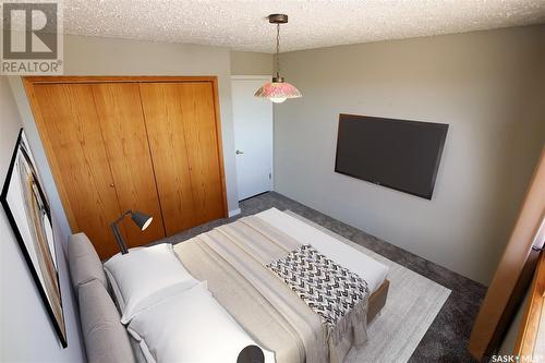 220 Battleford Trail, Swift Current, SK - Indoor Photo Showing Bedroom