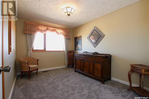 220 Battleford Trail, Swift Current, SK - Indoor Photo Showing Bedroom