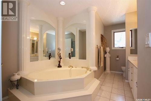 220 Battleford Trail, Swift Current, SK - Indoor Photo Showing Bathroom