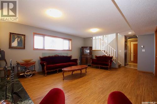 220 Battleford Trail, Swift Current, SK - Indoor Photo Showing Living Room