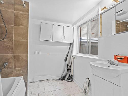 Salle de bains - 4978  - 4980 Rue Du Quesne, Montréal (Mercier/Hochelaga-Maisonneuve), QC - Indoor Photo Showing Bathroom