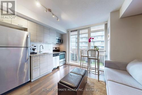 906 - 20 Joe Shuster Way, Toronto, ON - Indoor Photo Showing Kitchen With Stainless Steel Kitchen
