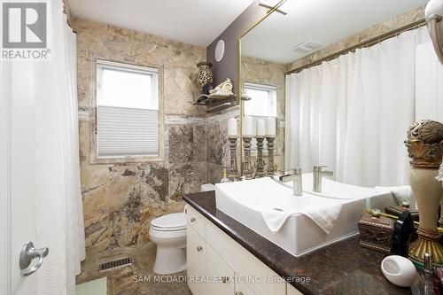 493 Dewitt Rd, Hamilton, ON - Indoor Photo Showing Bathroom