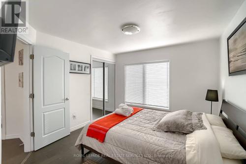 5233 Palmer Avenue, Niagara Falls, ON - Indoor Photo Showing Bedroom