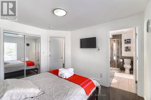 5233 Palmer Ave, Niagara Falls, ON - Indoor Photo Showing Bedroom