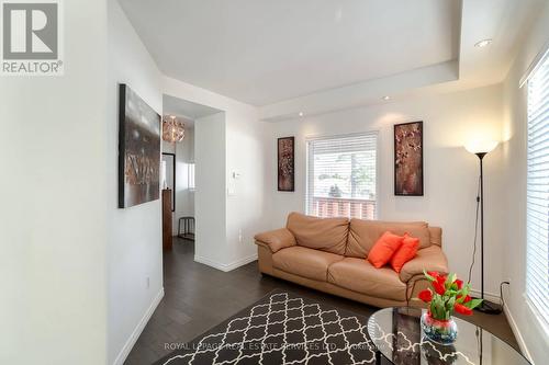 5233 Palmer Avenue, Niagara Falls, ON - Indoor Photo Showing Living Room