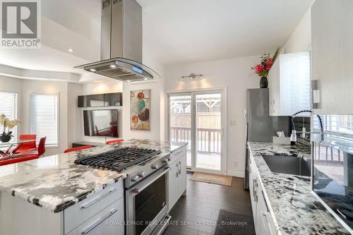 5233 Palmer Avenue, Niagara Falls, ON - Indoor Photo Showing Kitchen With Upgraded Kitchen