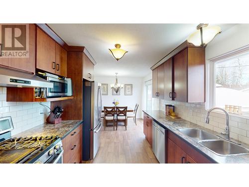 1385 Picard Place, Quesnel, BC - Indoor Photo Showing Kitchen With Double Sink With Upgraded Kitchen