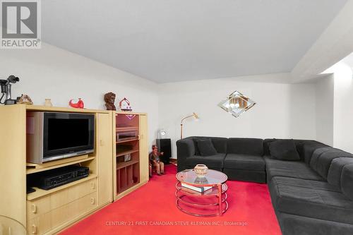 92 Meridene Crescent W, London, ON - Indoor Photo Showing Living Room