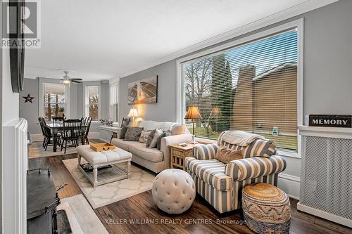 1 Cascade St, Parry Sound, ON - Indoor Photo Showing Living Room