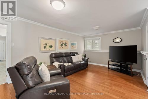 1201 Nuforest Dr, Smith-Ennismore-Lakefield, ON - Indoor Photo Showing Living Room