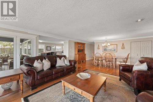 1201 Nuforest Drive, Smith-Ennismore-Lakefield, ON - Indoor Photo Showing Living Room