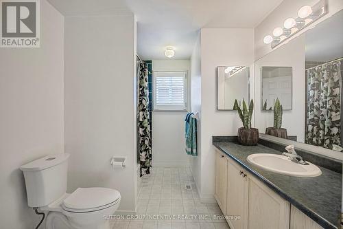 27 White Elm Rd, Barrie, ON - Indoor Photo Showing Bathroom