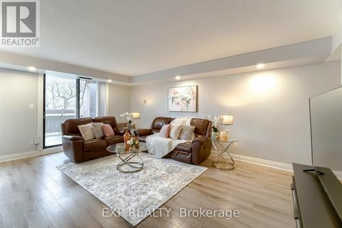 #75 -1250 Mississauga Valley Blvd N, Mississauga, ON - Indoor Photo Showing Living Room