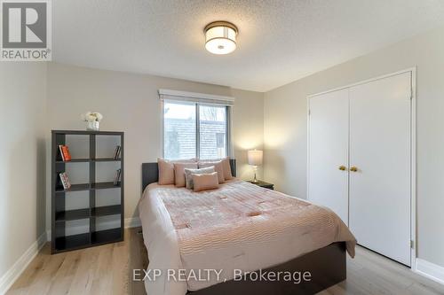 #75 -1250 Mississauga Valley Blvd N, Mississauga, ON - Indoor Photo Showing Bedroom