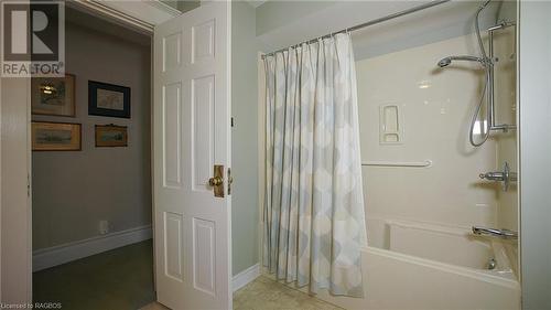 669 4Th Avenue E, Owen Sound, ON - Indoor Photo Showing Bathroom