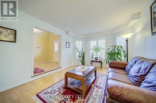 5179 Creditview Road E, Mississauga, ON - Indoor Photo Showing Living Room