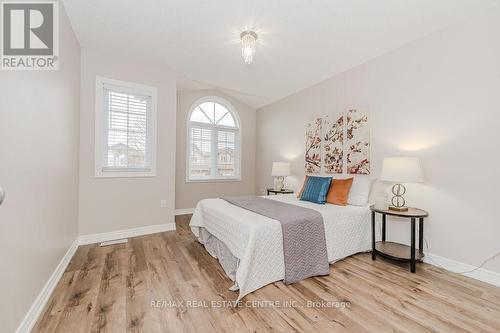 7 Henderson Drive, Guelph, ON - Indoor Photo Showing Bedroom