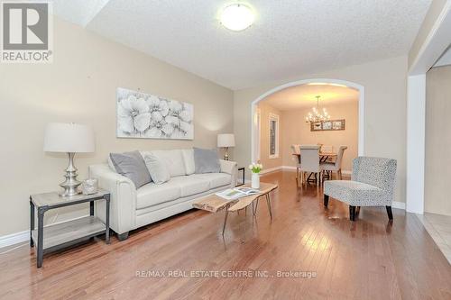 7 Henderson Drive, Guelph, ON - Indoor Photo Showing Living Room