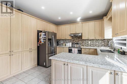 6 Runnymede Cres, Brampton, ON - Indoor Photo Showing Kitchen With Upgraded Kitchen
