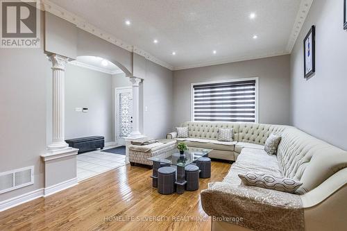 6 Runnymede Crescent, Brampton, ON - Indoor Photo Showing Living Room