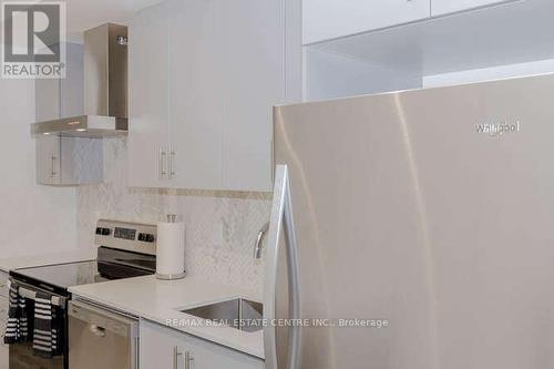 123 - 349 Wheat Boom Drive, Oakville, ON - Indoor Photo Showing Kitchen