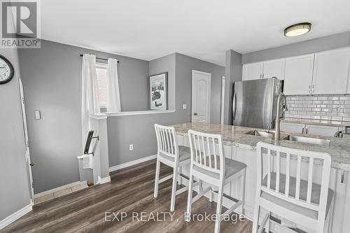 293 Thompson Rd, Orangeville, ON - Indoor Photo Showing Kitchen With Upgraded Kitchen