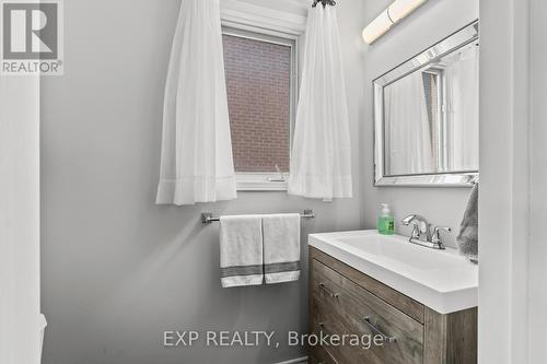 293 Thompson Rd, Orangeville, ON - Indoor Photo Showing Bathroom