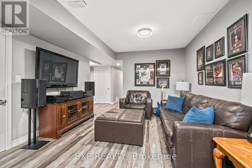 293 Thompson Rd, Orangeville, ON - Indoor Photo Showing Living Room
