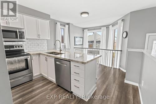 293 Thompson Rd, Orangeville, ON - Indoor Photo Showing Kitchen With Double Sink With Upgraded Kitchen