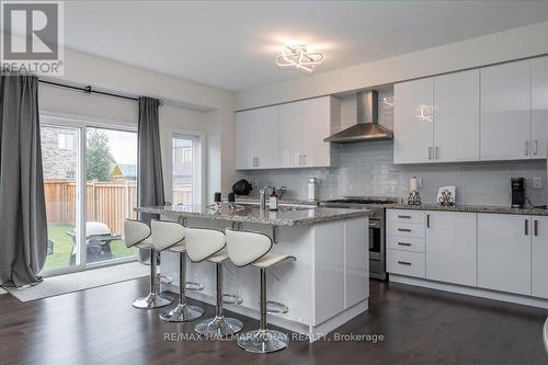 1433 Mcroberts Crescent, Innisfil, ON - Indoor Photo Showing Kitchen With Upgraded Kitchen