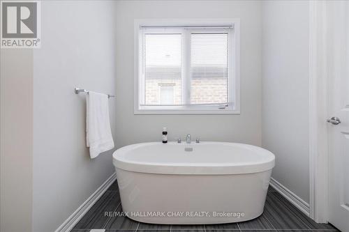 1433 Mcroberts Crescent, Innisfil, ON - Indoor Photo Showing Bathroom