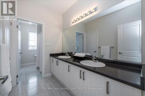 1433 Mcroberts Crescent, Innisfil, ON - Indoor Photo Showing Bathroom