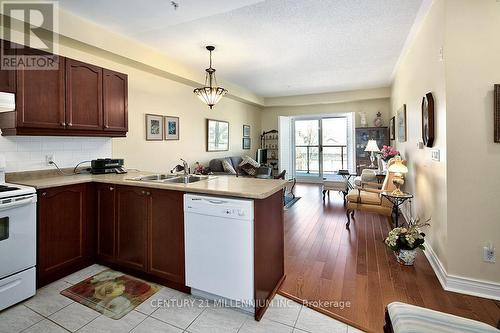 #204 -91 Raglan St, Collingwood, ON - Indoor Photo Showing Kitchen With Double Sink