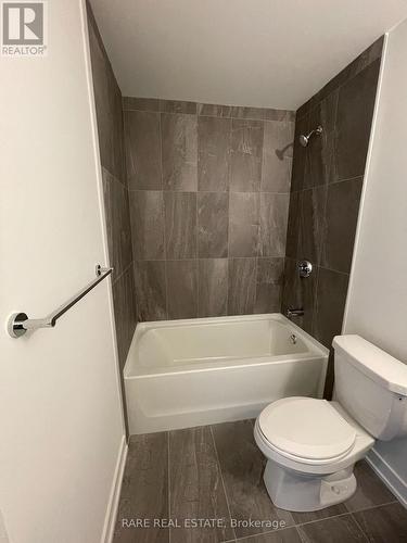 813 - 56 Lakeside Terrace, Barrie, ON - Indoor Photo Showing Bathroom