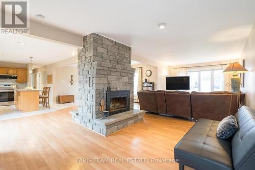 23 Greengables Drive, Oro-Medonte, ON - Indoor Photo Showing Living Room With Fireplace