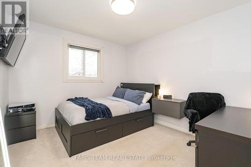 23 Greengables Dr, Oro-Medonte, ON - Indoor Photo Showing Bedroom