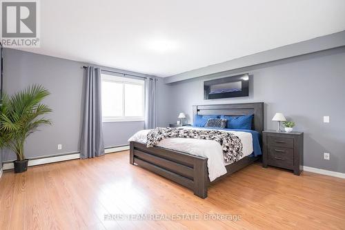 23 Greengables Dr, Oro-Medonte, ON - Indoor Photo Showing Bedroom