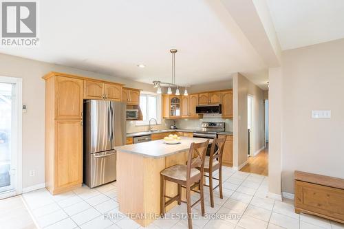 23 Greengables Dr, Oro-Medonte, ON - Indoor Photo Showing Kitchen
