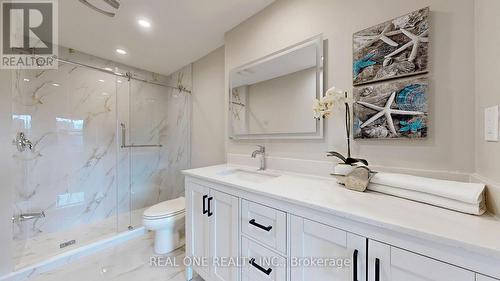 140 Belinda Sq, Toronto, ON - Indoor Photo Showing Bathroom